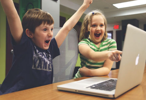 kids playing computer games